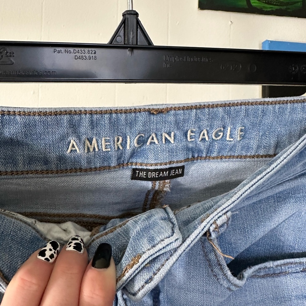 LAST CHANCE Light Wash American Eagle Skinny Jeans - Picture 5 of 6